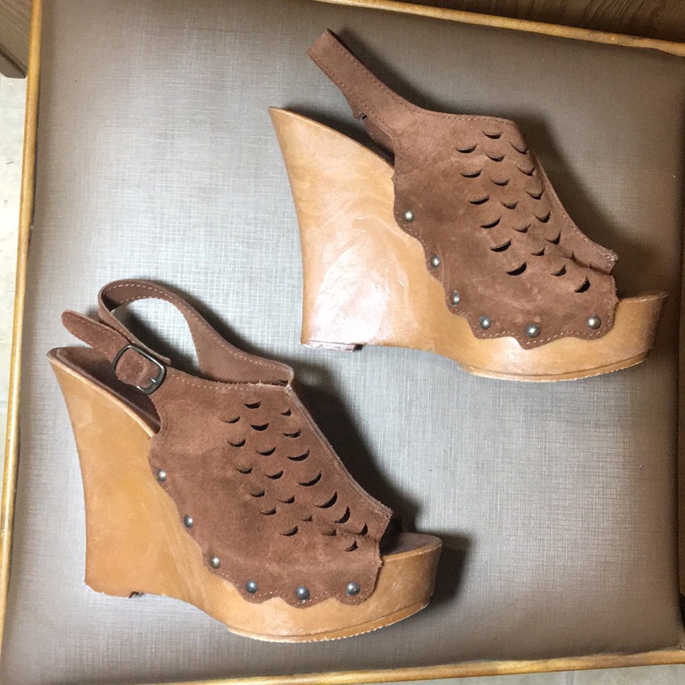 XOXO | Brown Wedge Sandal | Sz: 6 (37)